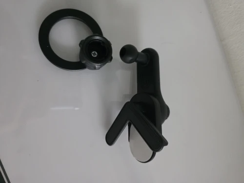 Universal Magnetic Phone Holder for Car Display Screen 360 Degree Rotation Strong Magnet Car Mount for iPhone 15 MagSafe Xiaomi photo review