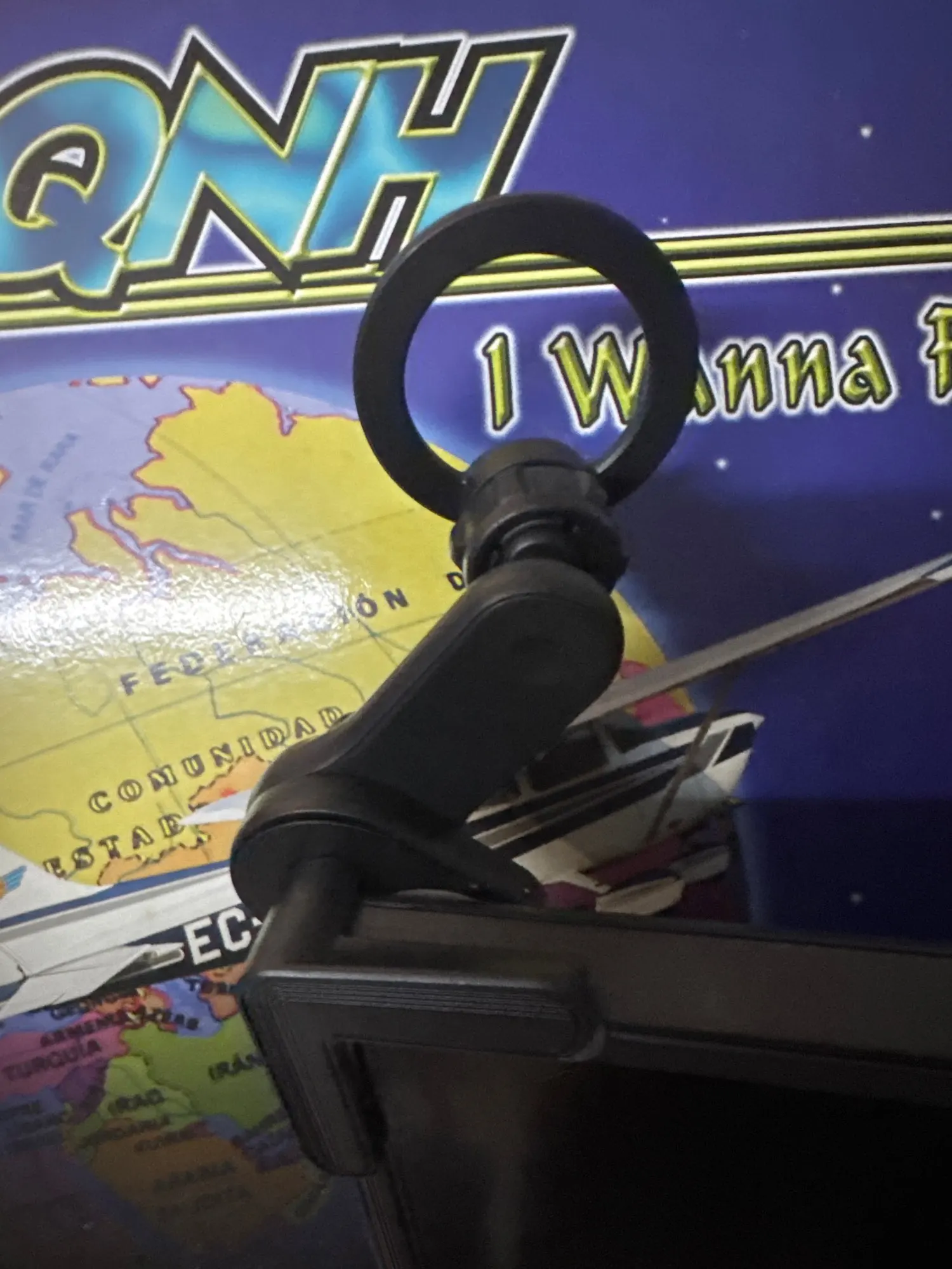 Universal Magnetic Phone Holder for Car Display Screen 360 Degree Rotation Strong Magnet Car Mount for iPhone 15 MagSafe Xiaomi photo review